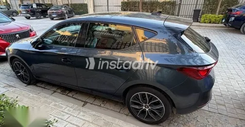 سيات ليون 2022 رمادي مستعملة للبيع - 4