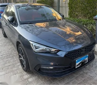 سيات ليون 2022 رمادي مستعملة للبيع