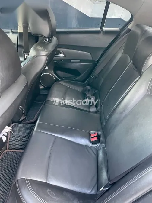 Chevrolet Cruze 2010 Silver Used for Sale - 4