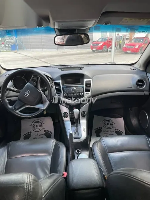 Chevrolet Cruze 2010 Silver Used for Sale - 5