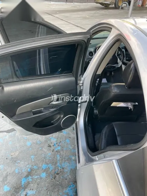 Chevrolet Cruze 2010 Silver Used for Sale - 6