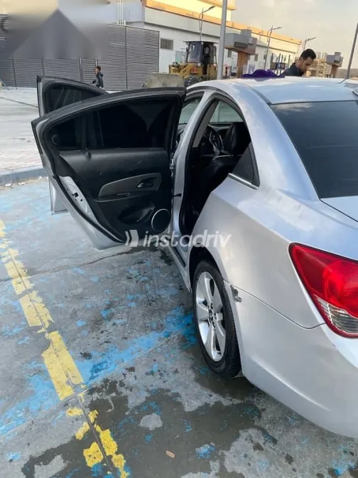 Chevrolet Cruze 2010 Silver Used for Sale - 7