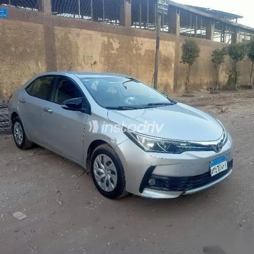 تويوتا كورولا 2019 فضي مستعملة للبيع - 3