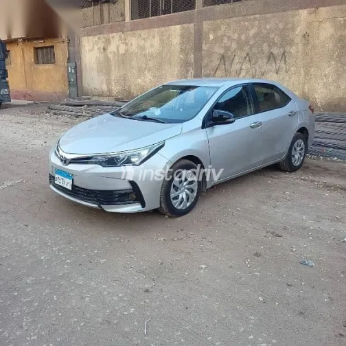 تويوتا كورولا 2019 فضي مستعملة للبيع - 4