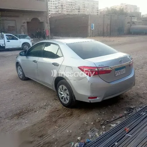تويوتا كورولا 2019 فضي مستعملة للبيع - 5