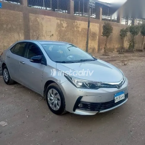 تويوتا كورولا 2019 فضي مستعملة للبيع - 6