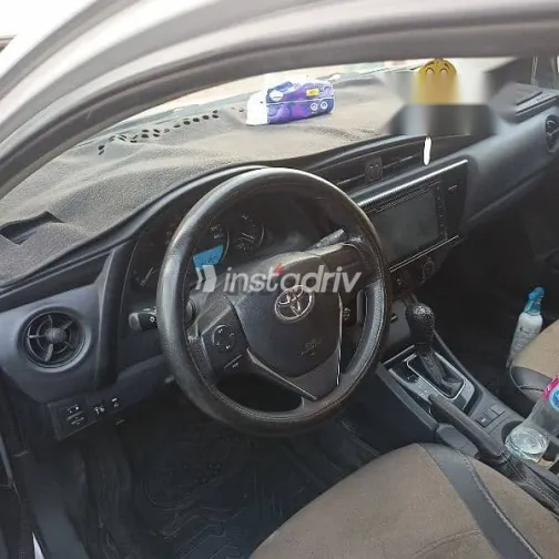 تويوتا كورولا 2019 فضي مستعملة للبيع - 7