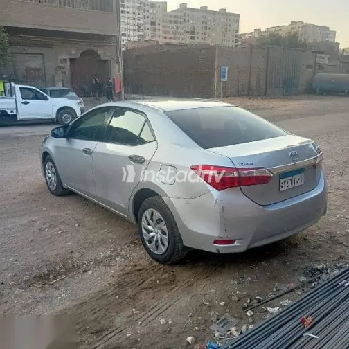 تويوتا كورولا 2019 فضي مستعملة للبيع - 8