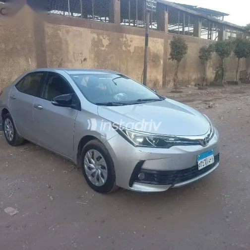 تويوتا كورولا 2019 فضي مستعملة للبيع - 10