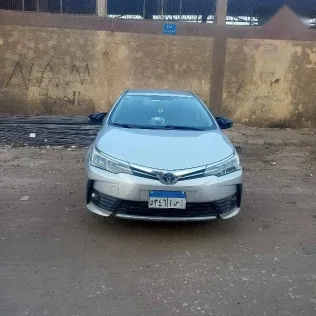 تويوتا كورولا 2019 فضي مستعملة للبيع