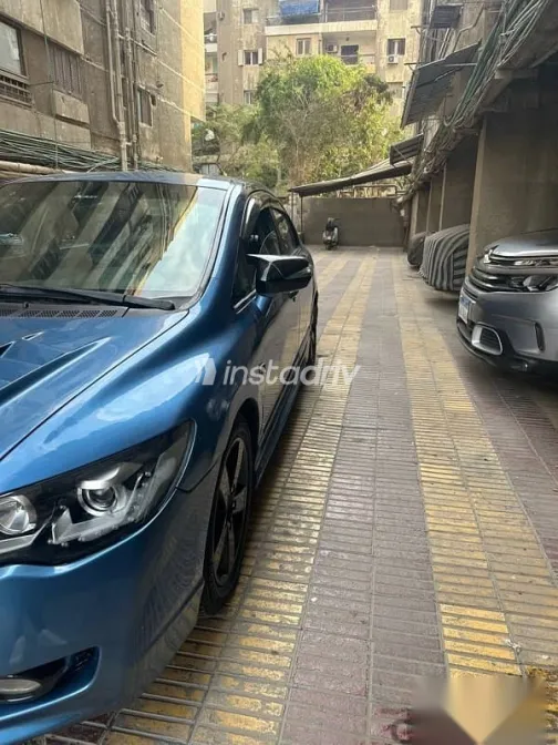 هوندا سيفك 2009 أزرق غامق مستعملة للبيع - 4