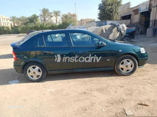 اوبل أسترا 2000 أخضر غامق مستعملة للبيع - 1