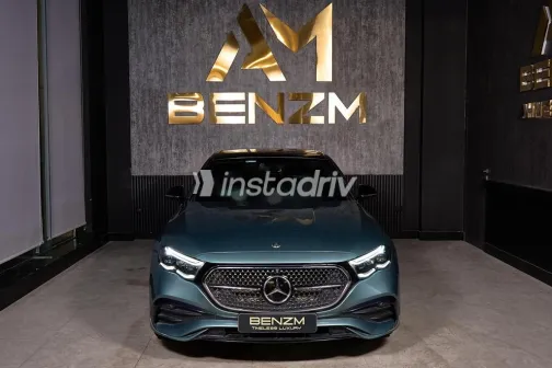 مرسيدس E 300 2024 أزرق غامق مستعملة للبيع - 1
