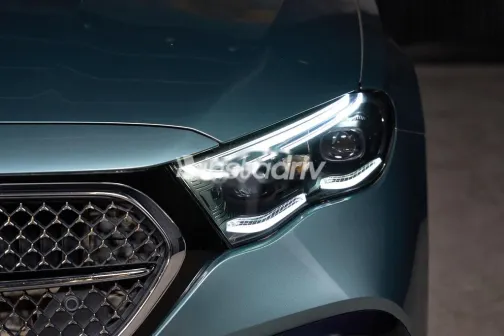 مرسيدس E 300 2024 أزرق غامق مستعملة للبيع - 5