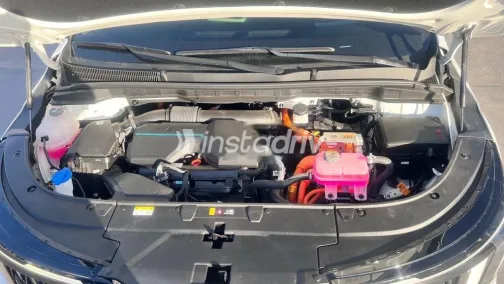 كيا كارنفال 2024 أبيض مستعملة للبيع - 3