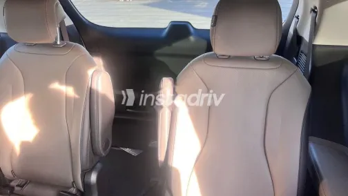 كيا كارنفال 2024 أبيض مستعملة للبيع - 4