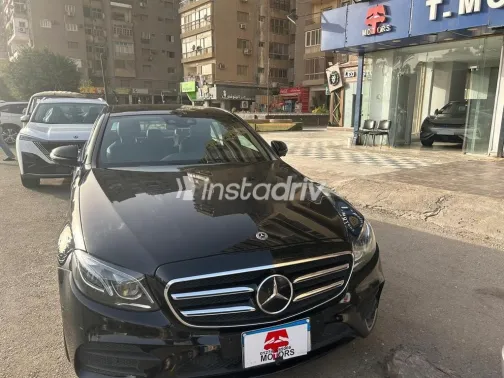 مرسيدس E 300 2020 أسود مستعملة للبيع - 2