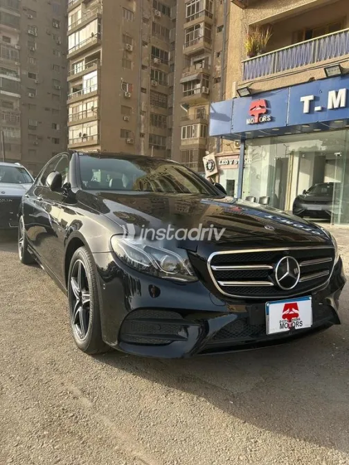 مرسيدس E 300 2020 أسود مستعملة للبيع - 3
