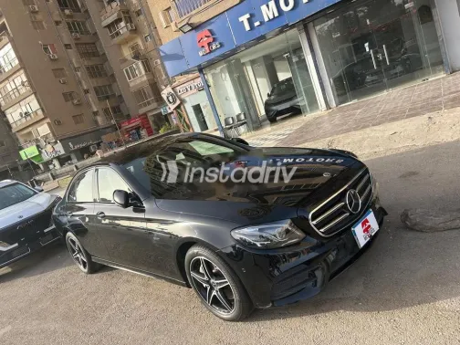 مرسيدس E 300 2020 أسود مستعملة للبيع - 5