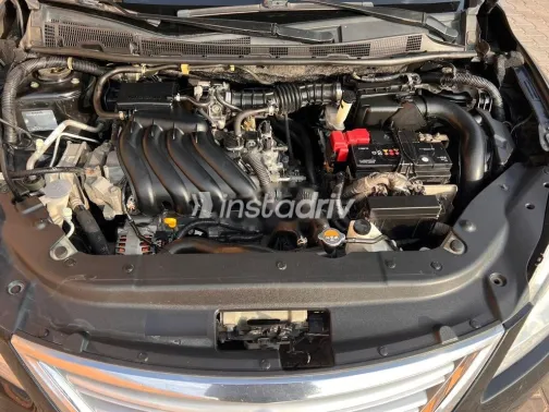 نيسان سنترا 2017 أبيض مستعملة للبيع - 1