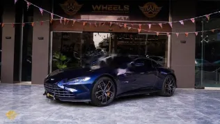 استون مارتن فانتاج 2021 أزرق غامق مستعملة للبيع