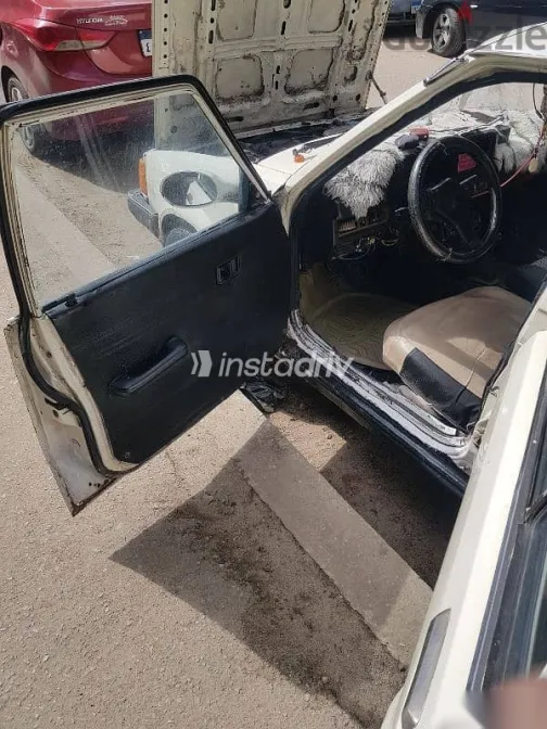 مازدا 323 1982 أبيض مستعملة للبيع - 2