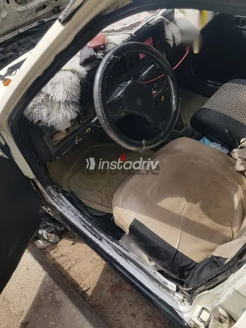 مازدا 323 1982 أبيض مستعملة للبيع - 4