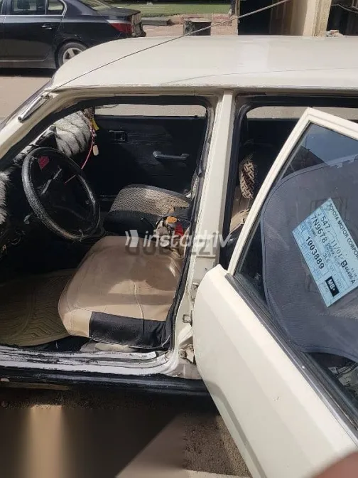 مازدا 323 1982 أبيض مستعملة للبيع - 8