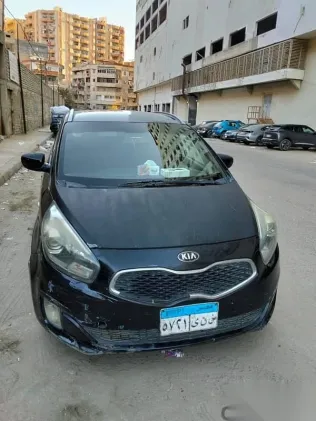كيا كارينز 2014 أسود مستعملة للبيع