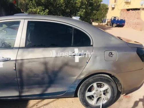 جيلي امجراند 2014 رمادي مستعملة للبيع - 2