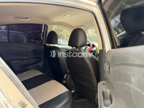 نيسان صنى 2021 فضي مستعملة للبيع - 4