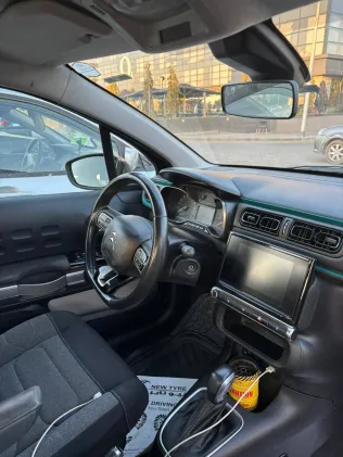 سيتروين C3 2021 أبيض مستعملة للبيع