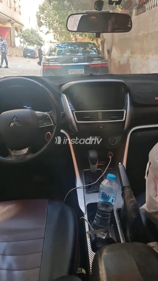 ميتسوبيشي اكليبس 2018 أبيض مستعملة للبيع - 2