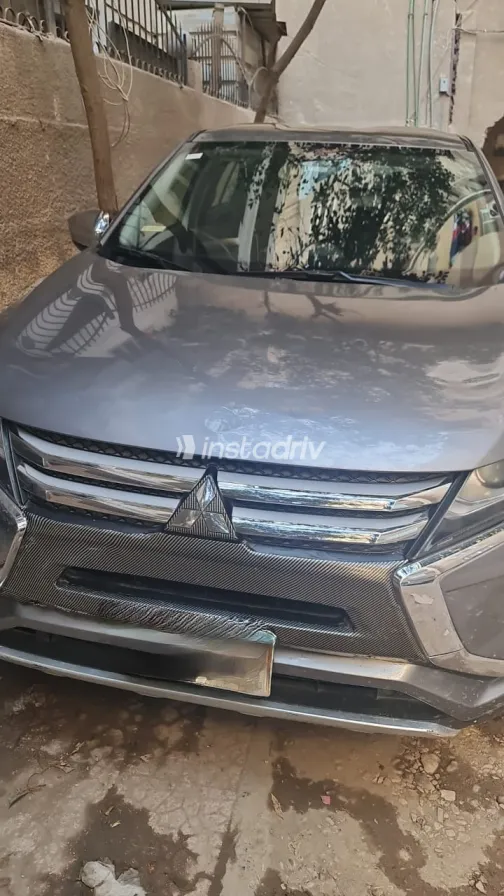 ميتسوبيشي اكليبس 2018 أبيض مستعملة للبيع - 4