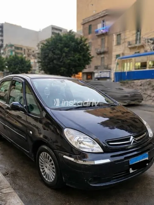 سيتروين كسارا 2003 أسود مستعملة للبيع - 1
