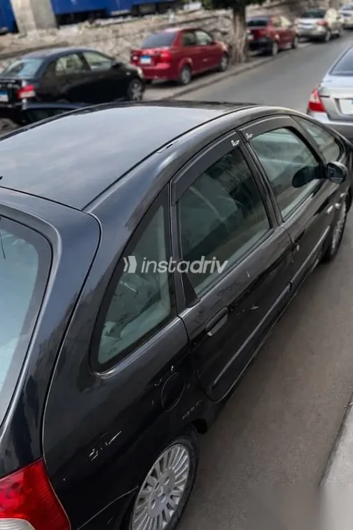 سيتروين كسارا 2003 أسود مستعملة للبيع - 2