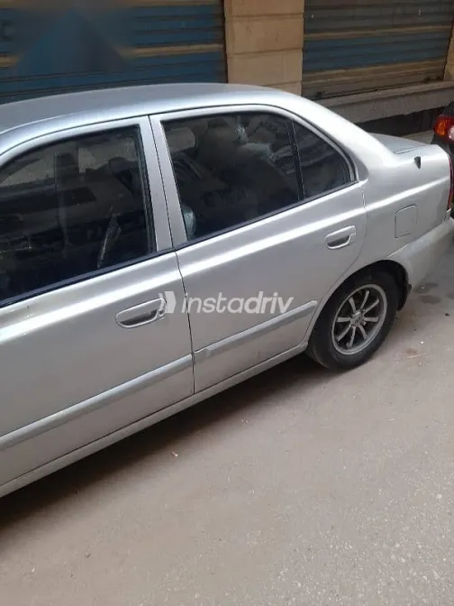 هيونداي فيرنا 2009 فضي مستعملة للبيع - 1