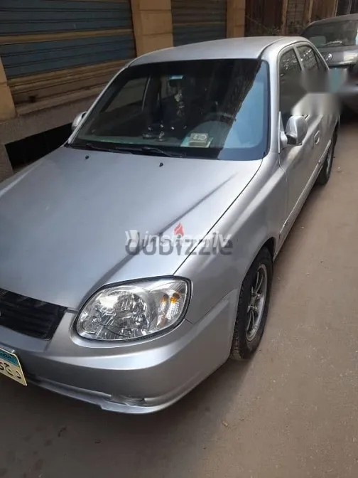 هيونداي فيرنا 2009 فضي مستعملة للبيع - 2