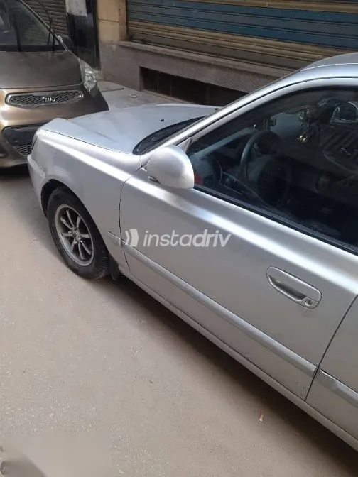 هيونداي فيرنا 2009 فضي مستعملة للبيع - 3