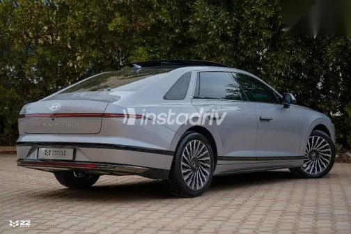 Hyundai Azera 2023 Silver Used for Sale - 3
