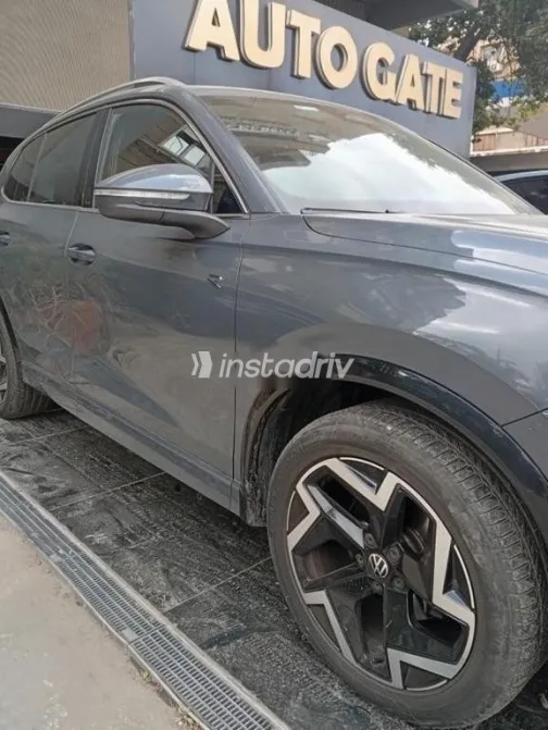 Volkswagen Tiguan 2024 Gray Used for Sale - 3