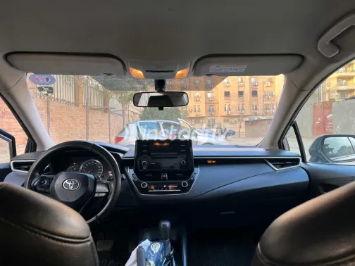 تويوتا كورولا 2020 أبيض مستعملة للبيع - 1