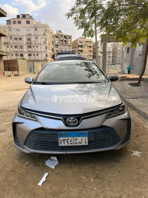 تويوتا كورولا 2020 أبيض مستعملة للبيع - 2