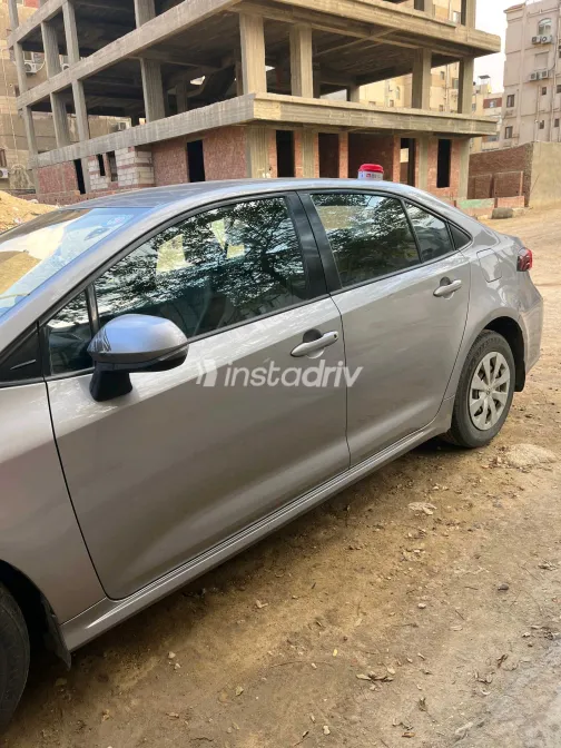 تويوتا كورولا 2020 أبيض مستعملة للبيع - 3