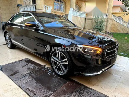 مرسيدس E 200 2021 أسود مستعملة للبيع - 1