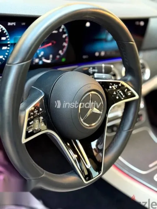 مرسيدس E 200 2021 أسود مستعملة للبيع - 6