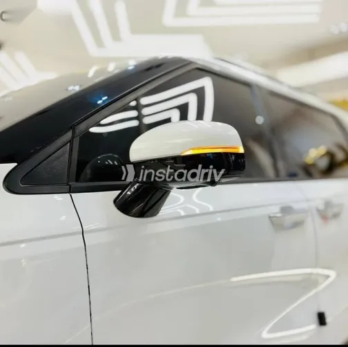 Kia Carnival 2024 White Used for Sale - 1