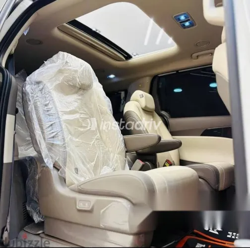 Kia Carnival 2024 White Used for Sale - 5