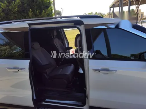 كيا كارنفال 2024 أبيض مستعملة للبيع - 8