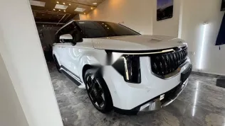 كيا كارنفال 2024 أبيض مستعملة للبيع